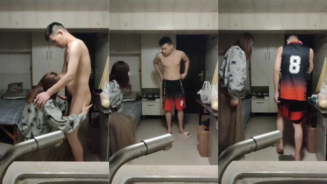 南京伪娘红姐8号球衣哥 堪称鸡鸡最敏感男主 狂插喉咙喷精 红姐口活爽到他痛苦面具都出来了！封面图