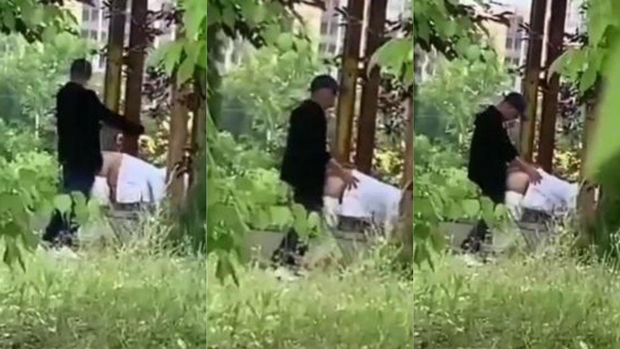 野外偷拍中年男女激情野战视频 后入姿势吃力导致体力不济 白天野战属实是刺激 还是这些人会玩！封面图