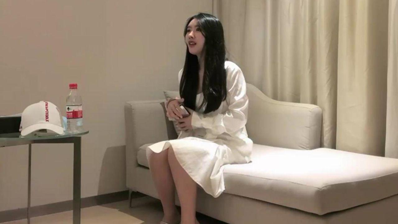 小宝探花精品白裙甜美妹视频流出 文艺白裙美女调情舌吻 各种姿势啪啪欲罢不能！封面图