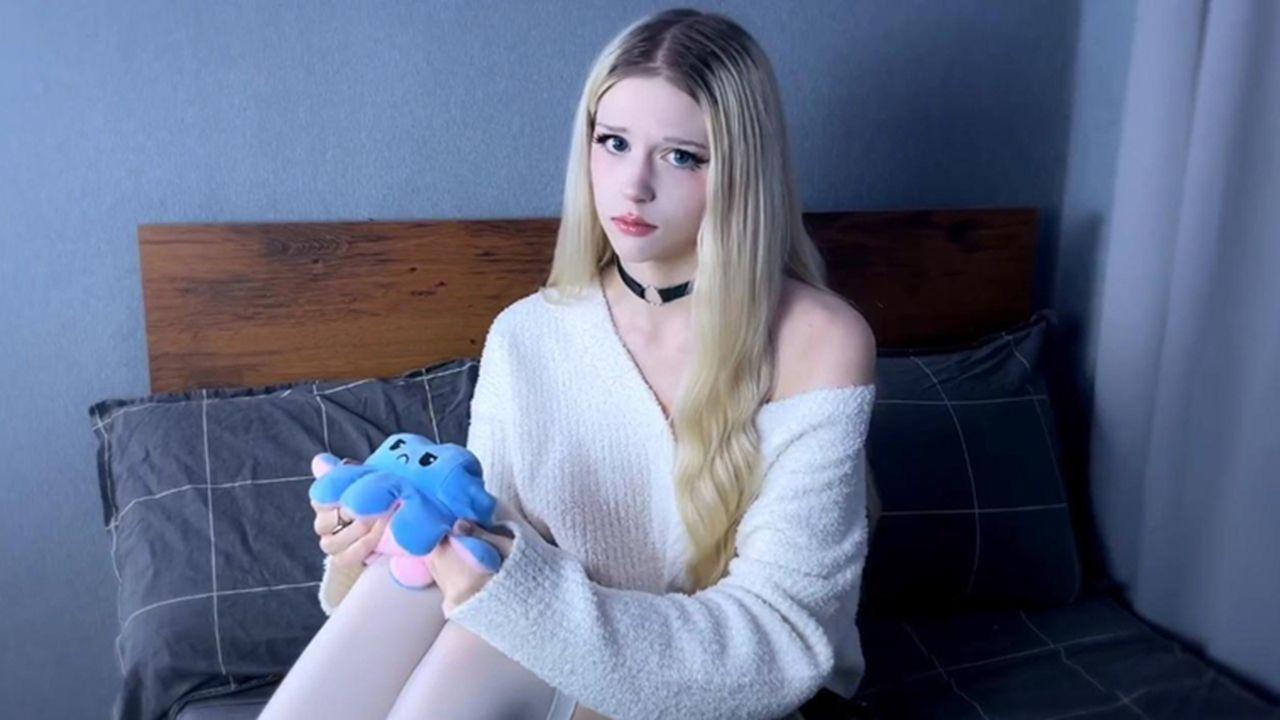 YourLittleMai无套爆操视频流出 俄罗斯美女主播三点粉嫩白丝勾魂 紧致白虎小穴淫水四溅 颜值身材让人顶不住！封面图