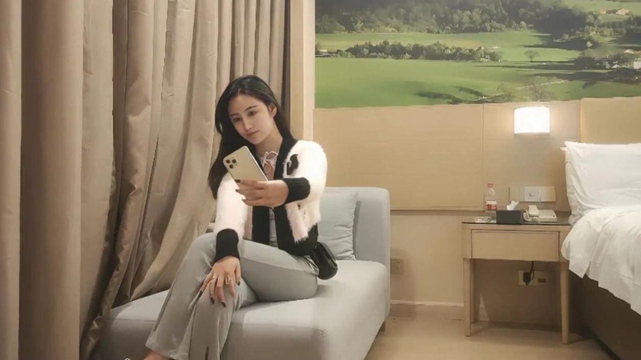 壹屌探花约操神似刘亦菲佟丽娅的极品女神 绝对是近期颜值天花板 灰色紧身裤展露蜜臀 各种姿势花式啪啪！封面图