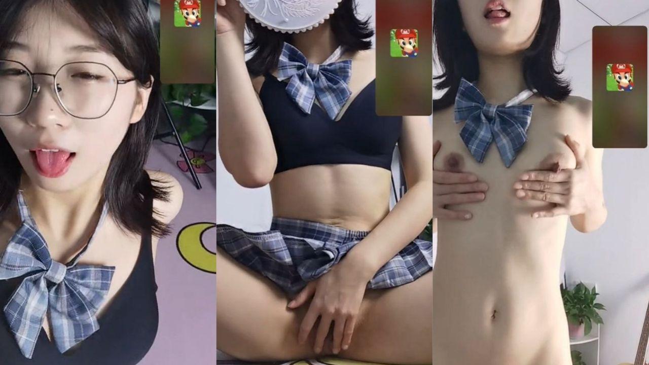 清纯眼镜妹与金主一对一私拍曝光 JK装脱内裤反差炸裂 揉奶揉穴骚气呻吟扭动骚臀太绝！封面图