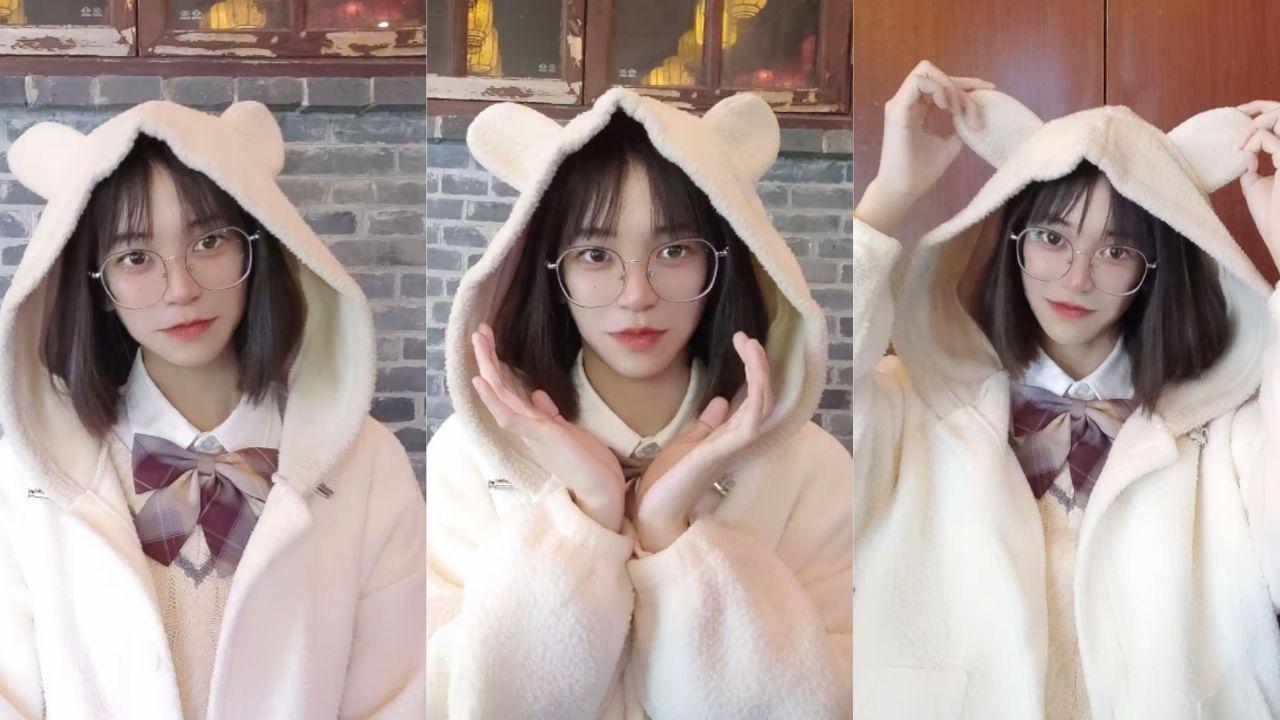 抖音网红萝莉萌梨梨 露脸定制合集 洛丽塔短裙白丝秀玉足 粉嫩小穴掰开手指抽插 真是极品！封面图