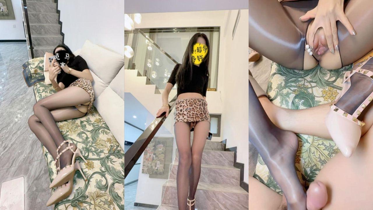 海角父女乱伦视频 女儿豹纹裙下的骚脚被我射满精液 穿着高跟鞋感受足底精液丝滑带感封面图