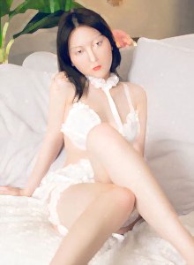 爆操模特一顿猛怼没射出来_裹射口爆弄吐了