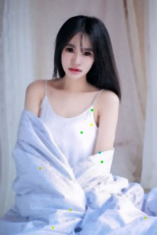 弟弟在家上了正在做飯的姐姐 姐姐的睡衣被撕開