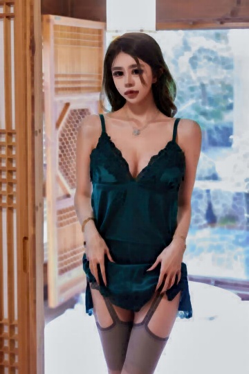 03年大美妞和金主爸爸开房操逼女仆装白丝袜第一视角抱着双腿猛操撩起短裙美臀骑坐最后颜射