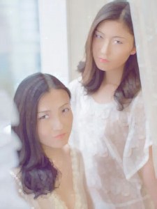 三人行雙飛，商圈小姐25歲Chaewon和29歲露西