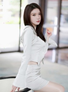 边干边拍视频给老公看漂亮良家美少妇寂寞难耐约情人家中啪啪