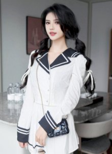 很漂亮的女孩 车内口交