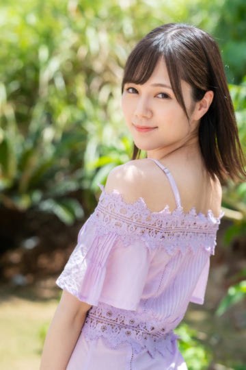 【欧美】童颜巨乳的小美女快速骑乘