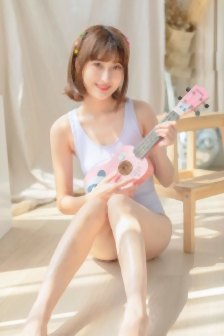 威海清纯小美女情趣装做爱流出，被包养成淫荡性宠戴狗链穿情趣皮裙，花式爆操超呻吟不断