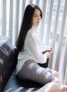 小姐姐好韵味丰满肉肉销魂身材还穿着开档黑丝后入抽送