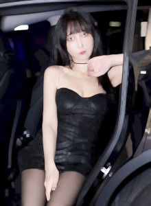 【欧美】姐姐要我帮她做东西，我决定先操她才帮她的！