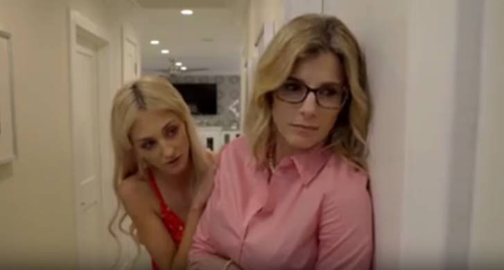 媽媽，他的雞巴卡在吸塵器裡封面图