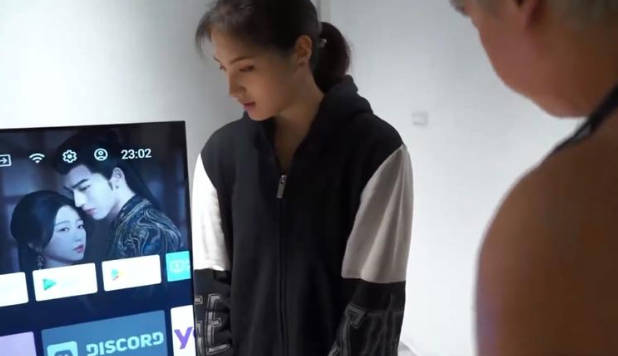 清纯妹妹被哥哥偷窥自慰，忍不住进去，内射中出亲爱的妹妹封面图