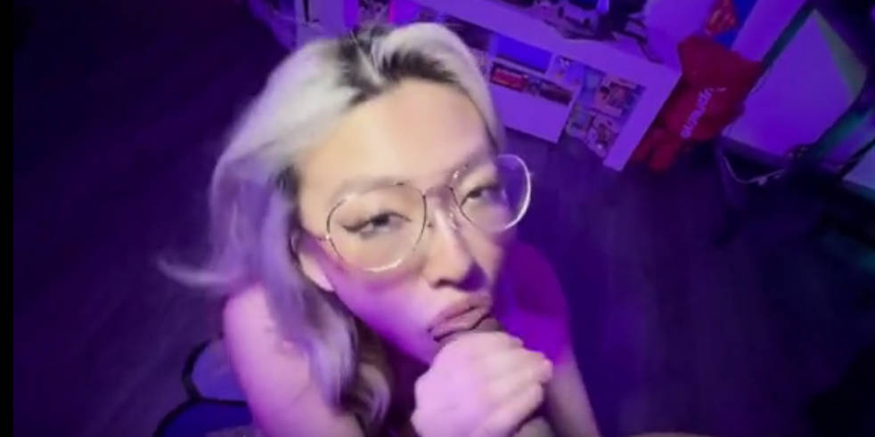 眼镜美女吃鸡啪啪被强壮黑祖宗大肉棒无套输出白浆四溢黑与白美女与野兽视角冲击内射封面图