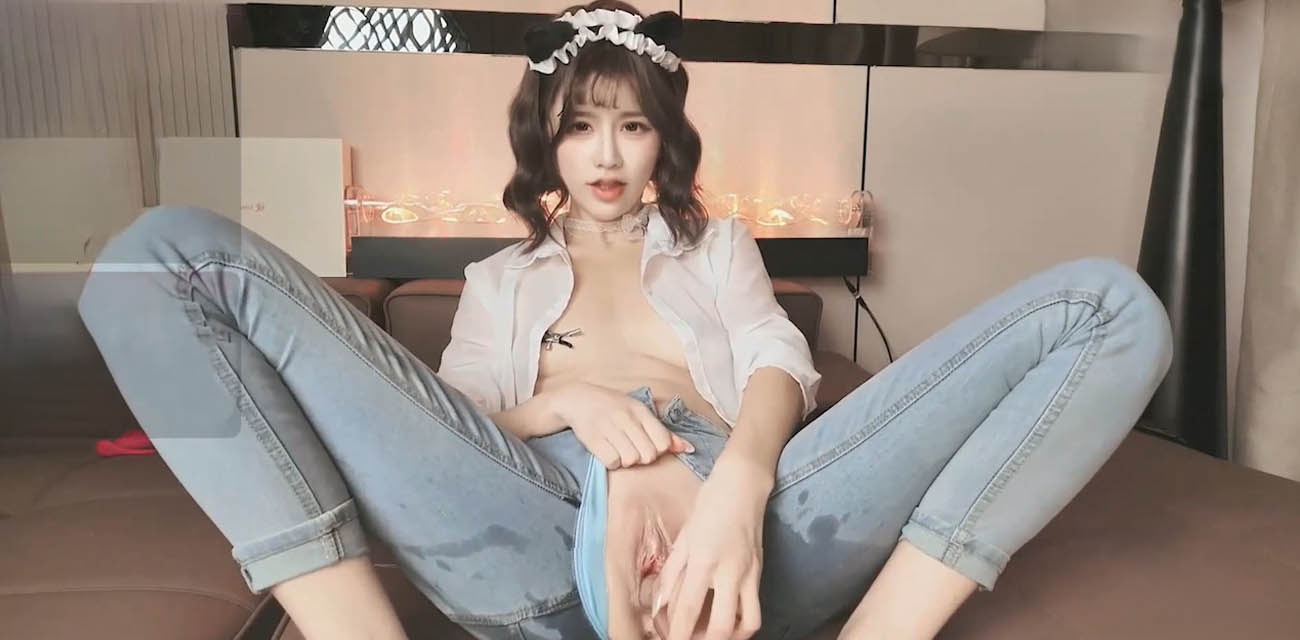 尤物女神【kiki2025】大秀福利，开裆牛仔裤露白虎嫩穴假屌疯狂抽插紧致蜜穴封面图