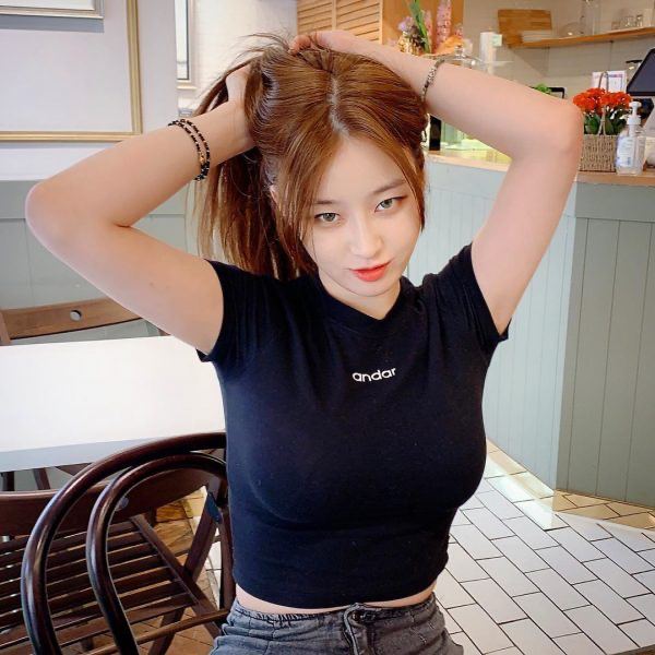 #韩国反差母狗巨乳模特儿封面图