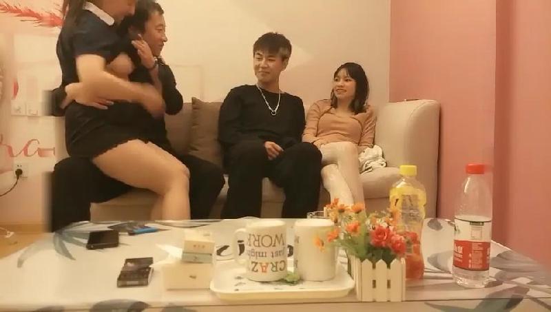 邀朋友和姐妹花4P封面图