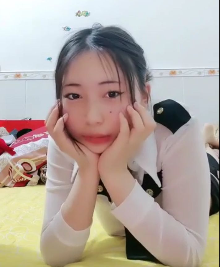 ❤️❤超嫩大奶美少女，和小男友出租屋操逼，情趣装黑丝，自摸肥穴好想要，骑乘位，抽插美臀封面图