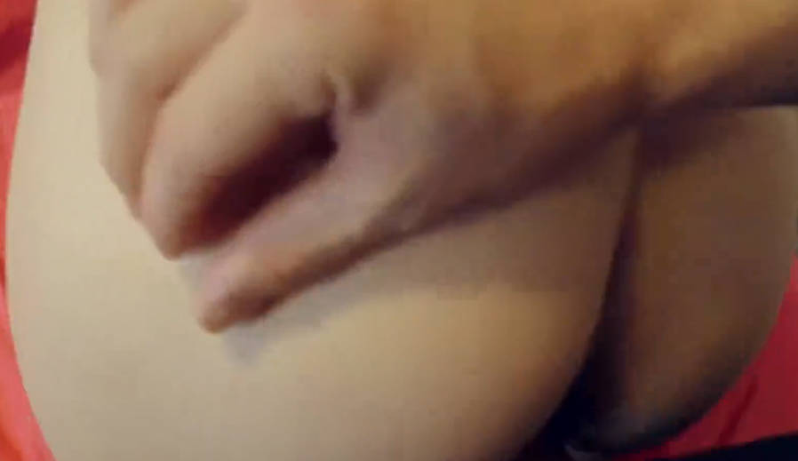 好色哥哥在妹妹內褲灑春藥，等妹妹發情掏出肉棒操死他封面图