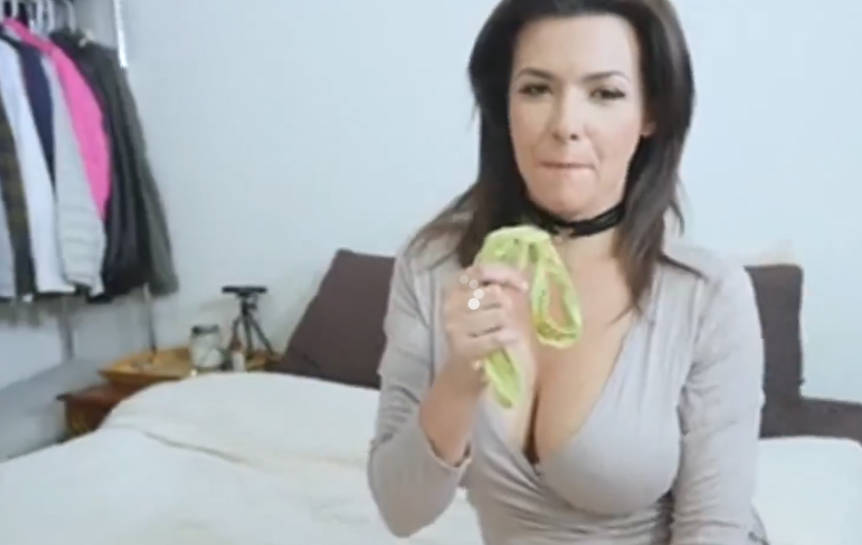 [PervMom] Danica Dillon–Stepmoms Phone Sex封面图