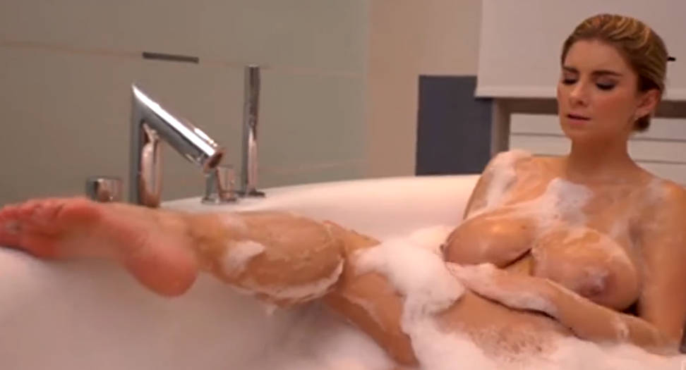 捷克巨乳妹渴望被操，找來男友到床上啪啪啪封面图