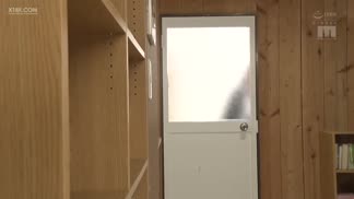 MIDE-817第一次交女友時卻被隔壁大姊吃掉處男封面图