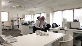 MSFH-050出勤率低的公司只有我和女上司…發現我（處男）下體膨脹，上司主動誘惑，內射SEX直到下班 廣瀨里央奈封面图