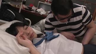 MUDR-124水蜜少女1＆2 真人版～制服美少女被噁肥眼鏡班導迷姦奪去處女封面图