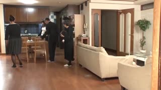 想碰成長外甥大肉棒坐在膝上偷偷幫打手槍的叔母 NHDTB-362封面图