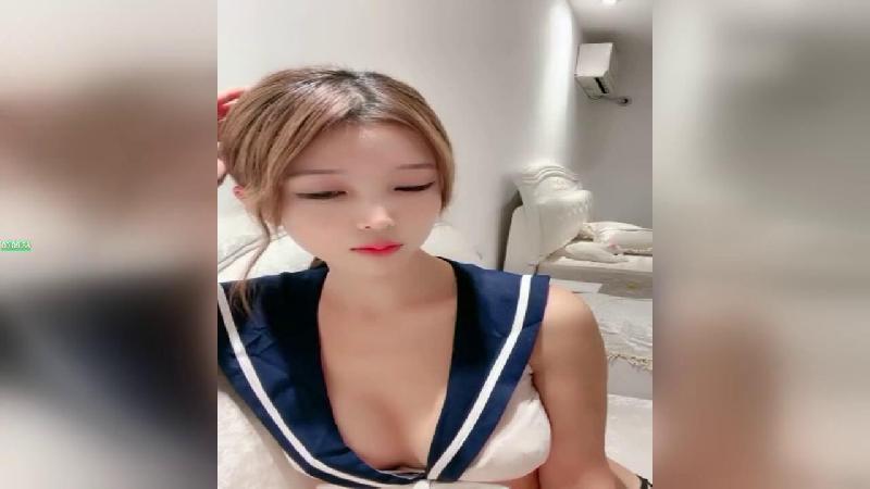 氣質佳制服誘惑歐式沙發上自慰掰穴逼逼很干淨撩騷狼友淫語不斷封面图