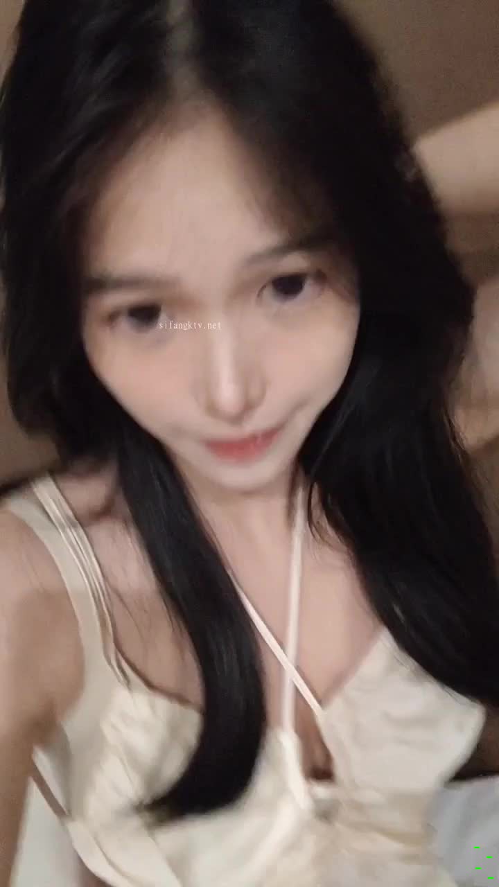 过年需要钱，又有新女神下海了，【机敏植物】，气质大美女，清冷校园风，白嫩大皮肤肥美鲍鱼，极品3封面图