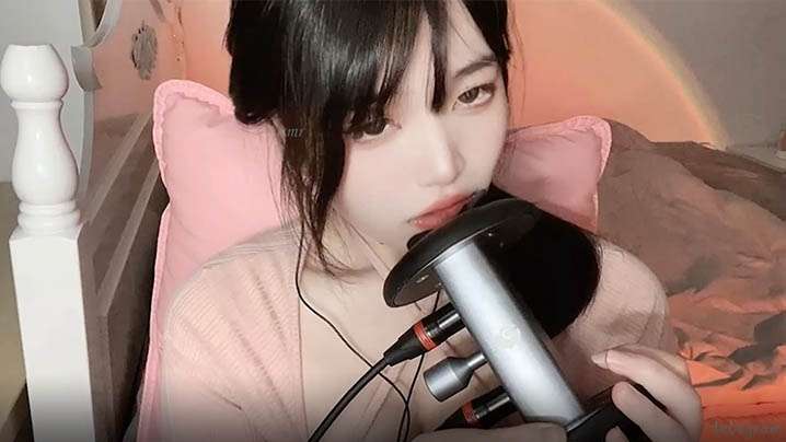 【ASMR】网红欲萝 表情魅惑 小嘴舔耳哄你入睡封面图