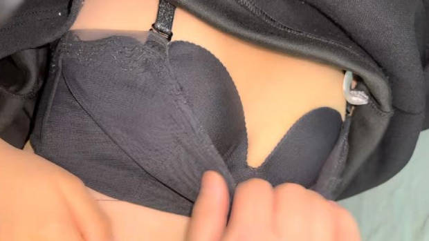 小姨子喝醉了趴在沙发上！封面图