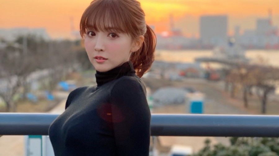 三上悠亚在学校舞蹈室跟两位老师秘密性爱封面图