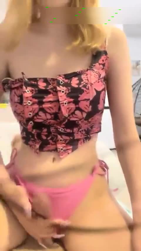 专业操老外，【户外挑战者】，东北土豪无套爆操5.6个洋妞，有钱人的性福生活，美女如云，淫荡至极封面图