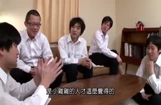 VOSS-034 媽媽讓兒子的肉棒頂著自己！就連兒子的朋友的肉棒也被鼻子聞被手摸，還被舌頭舔十分讓人興奮，最後把她內射了 川上優封面图