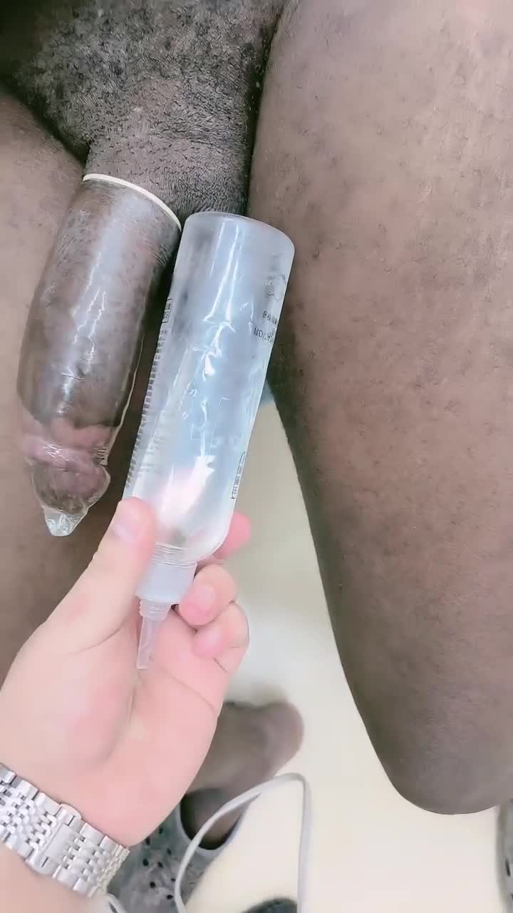 黑白配大乱斗激情4P演绎，黑人这大驴鸡巴狂草亚裔两美女，这大鸡巴一点不怜香惜玉，各种抽插爆草这谁顶得住封面图