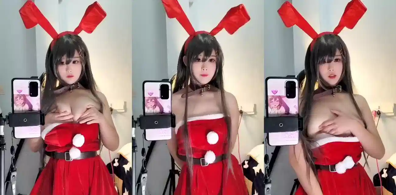 推特Coser萝莉【糯米奶麻薯】定制两部曲，脸穴同框震击敏感阴蒂清纯颜值令人心动封面图