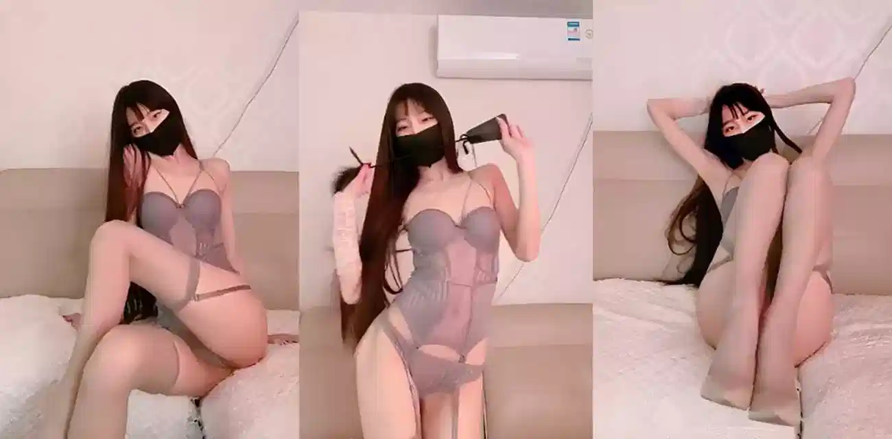 极品网黄福利姬【八月未央】大尺度合集流出，玩假屌猛插骚逼白浆横流封面图