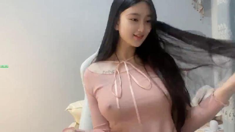 【宇宙無敵超級清純美少女】終于下海了，顏值秒殺各路網紅，齊逼短裙黑絲美腿美臀封面图