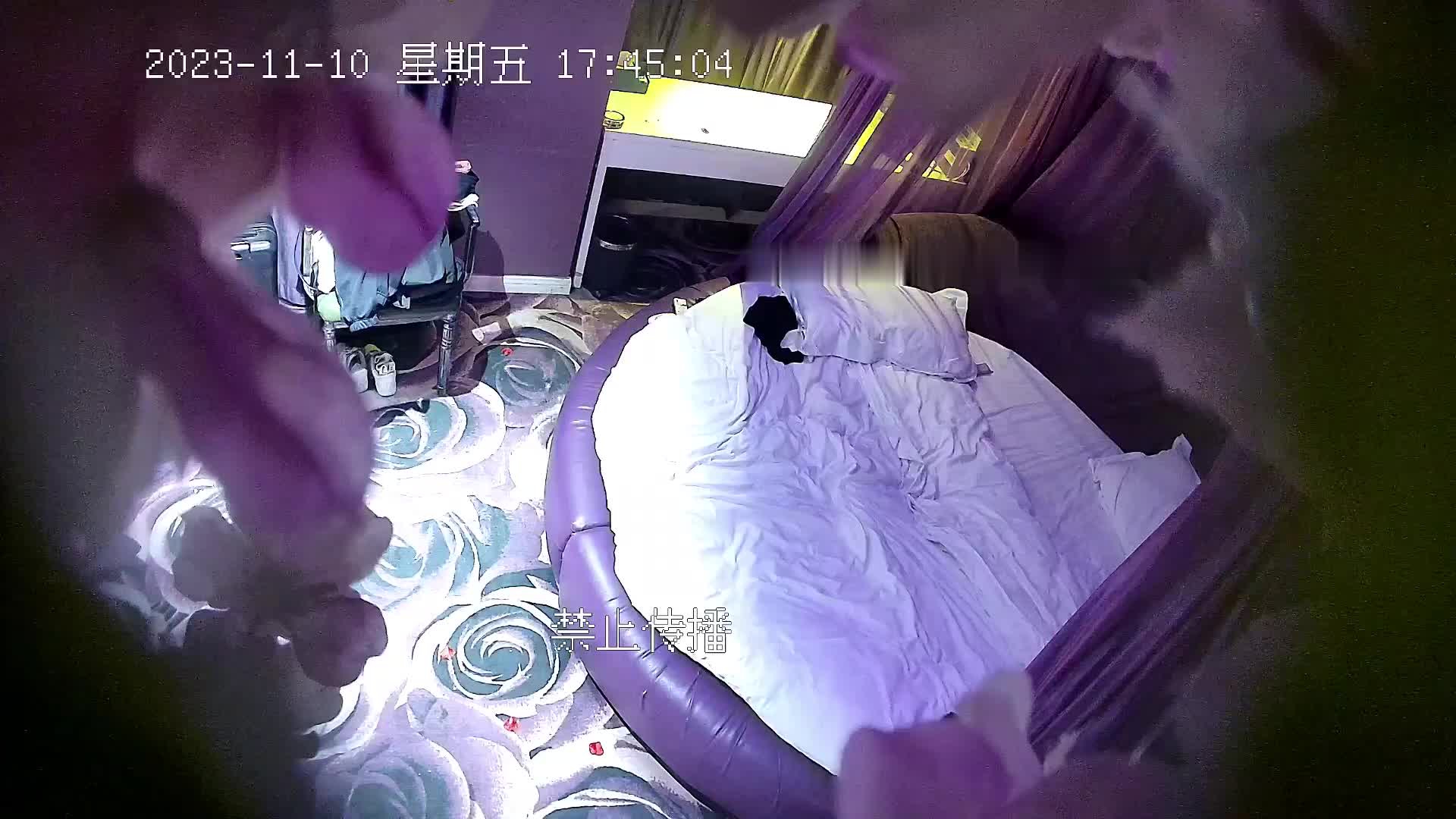 2023-11-10新流出情趣酒店偷拍❤️眼镜美乳御姐和炮友开房激情不知道发现了什么尖叫说好变态啊封面图