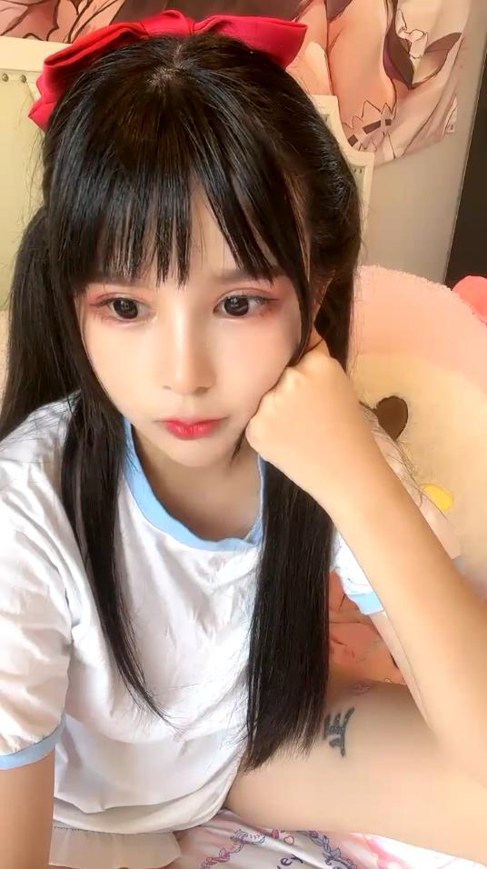 (甜美女神)害羞的可愛蘿莉露臉大尺度秀，雪白美乳與白虎一線天掰穴、狗爬樣樣來封面图