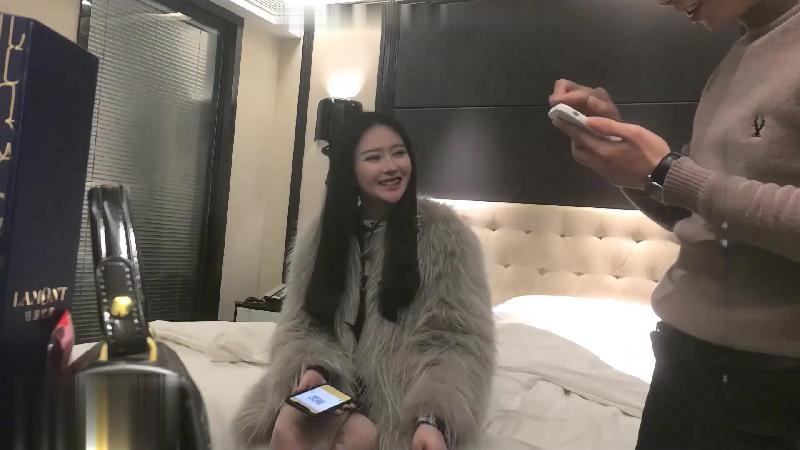 小米1.8k極致性價比高顏值性感御姐，撩起短裙摸逼深喉抽插猛操封面图