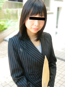 一位才华横溢的房地产女士，可以立即签署 Chintai 房产的合同。樱井由里封面图