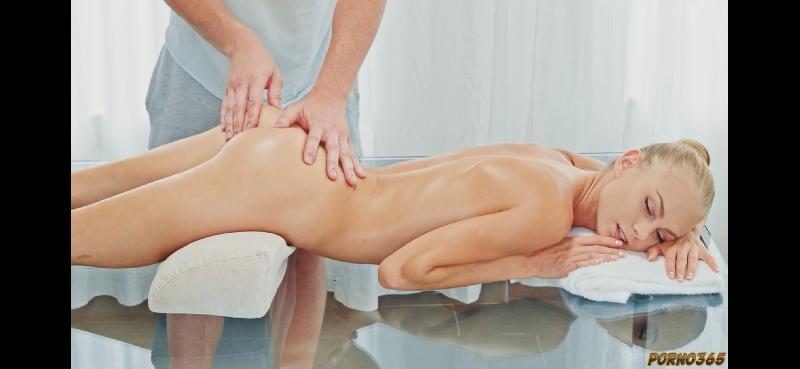 歐美纖細美少女推油按摩中封面图