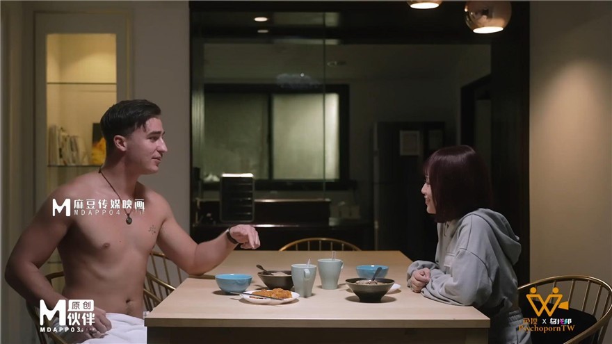 色控传媒PH-120 东西方最深入的文化交流-小嫩妹被洋老外的大鸡巴狂插-温芮欣封面图