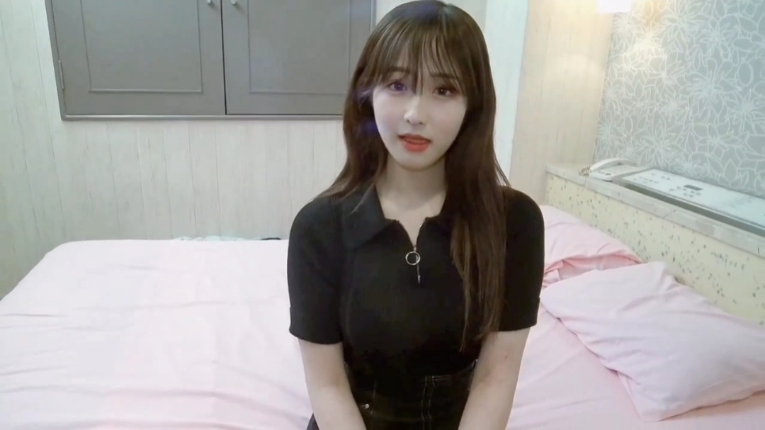 超高质量颜值白皙美女封面图